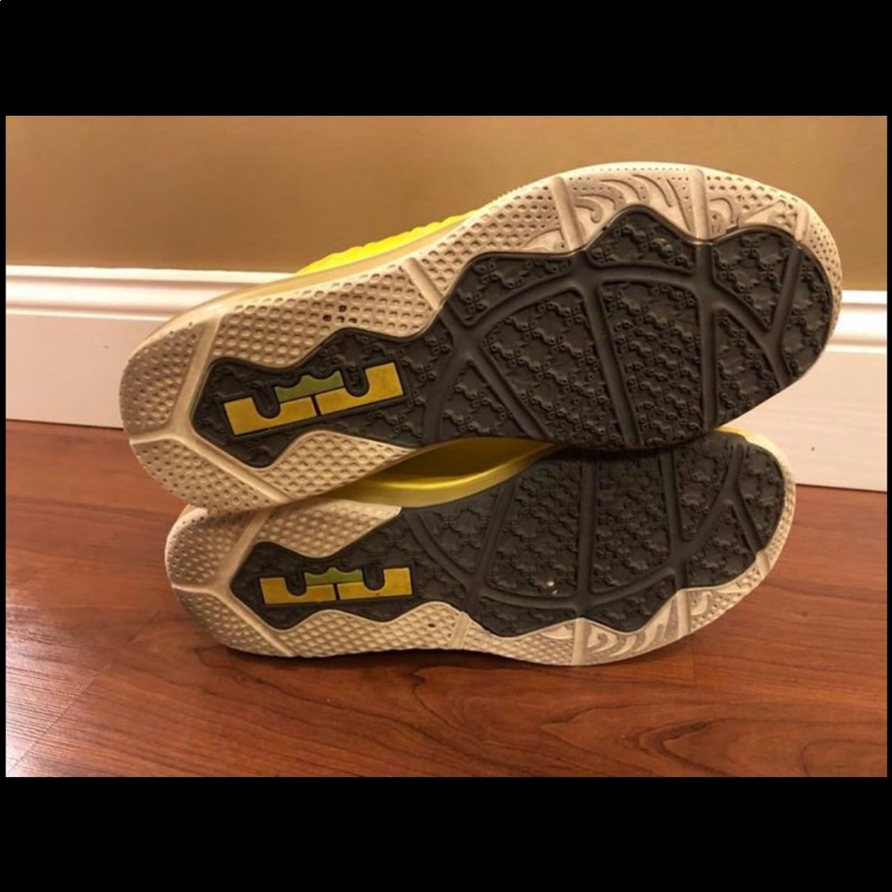 Nike Air Max Lebron X Low, Sonic Yellow - Picture 8 of 8
